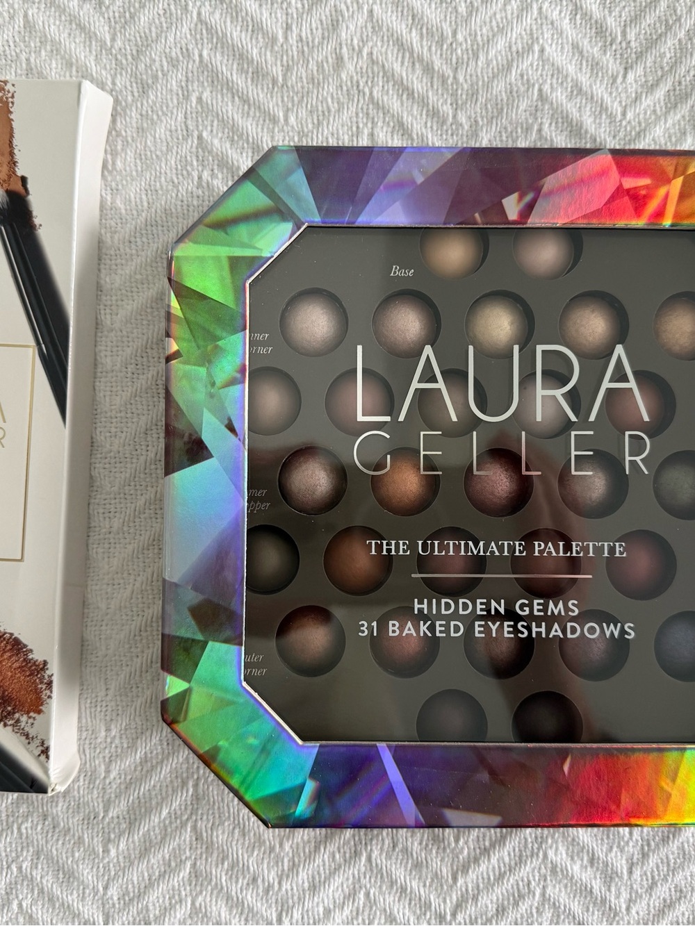 NWT. Laura Geller - The Ultimate Palette Hidden Gems w brush set